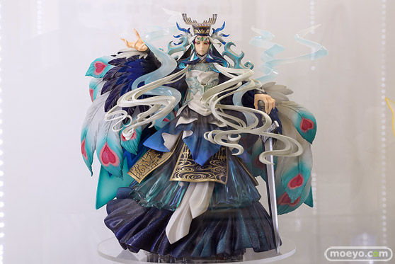 秋葉原の新作フィギュア展示の様子 01