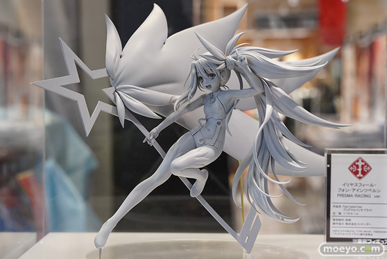 秋葉原の新作フィギュア展示の様子 01