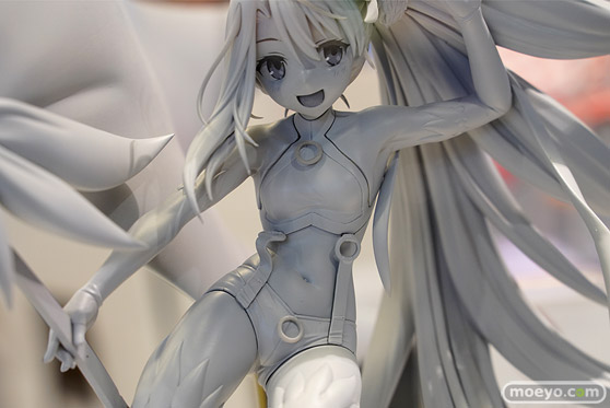 秋葉原の新作フィギュア展示の様子 02