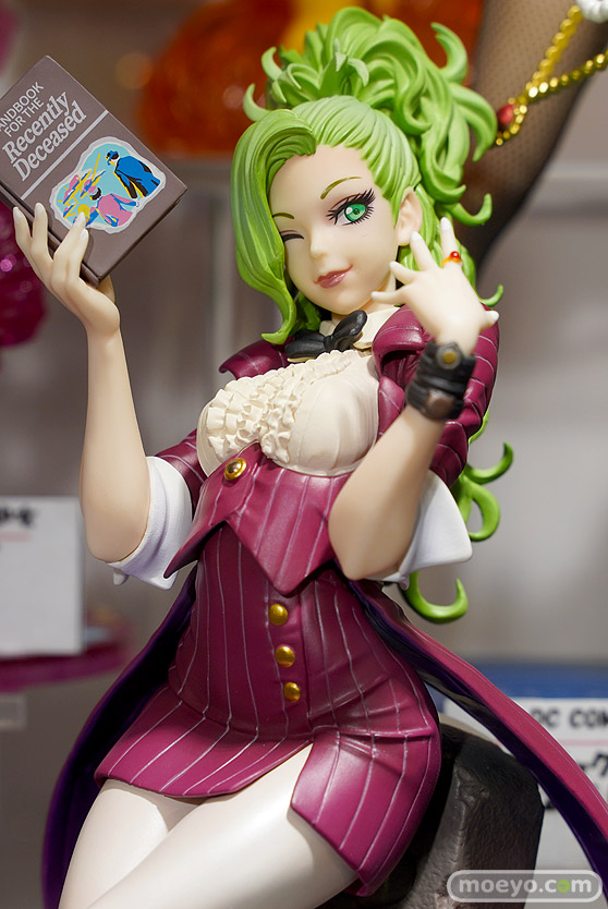 秋葉原の新作フィギュア展示の様子 02