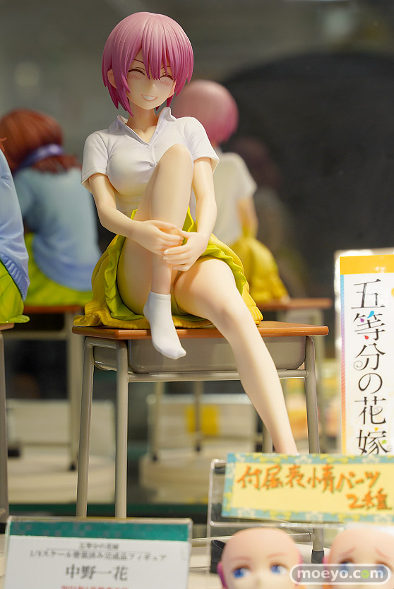 秋葉原の新作フィギュア展示の様子 03