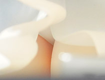 フリュー新作美少女フィギュア「魔女の旅々 イレイナ サマーワンピースVer.」彩色サンプルがアキバで展示！