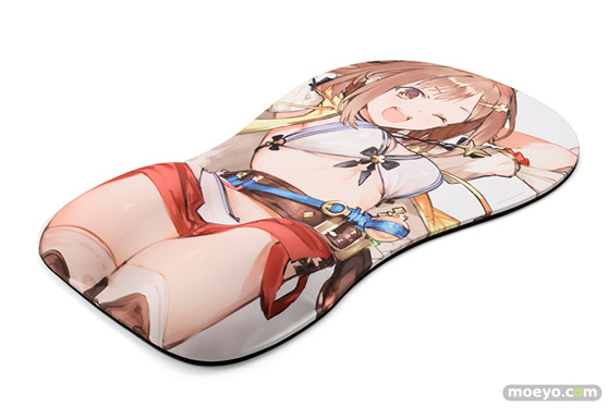 ホビージャパン ライザのアトリエ ～常闇の女王と秘密の隠れ家～ ライザ等身大立体太ももマウスパッド 02