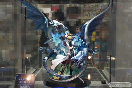 秋葉原の新作フィギュア展示の様子 あみあみ  01