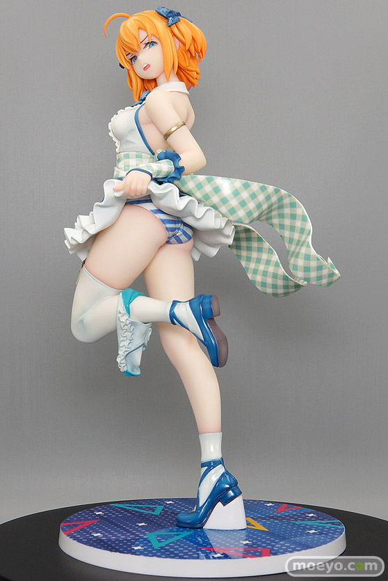 エモントイズ 嫌な顔されながらおパンツ見せてもらいたい  アイドルのYuina フィギュア パンツ  製品版 01