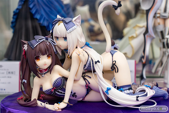 秋葉原の新作フィギュア展示の様子 あみあみ01