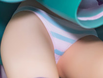 「白」「ゼロ シュヴィ」「ポリニアン クローバ(ビキニ)」など 秋葉原の新作フィギュア、グッズ展示の様子（2022年9月10日）