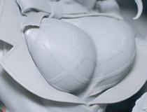 【メガホビ2022ND】アルター新作美少女フィギュア「オーバーロード アルベド 純白のサンタVer.」製作中原型が展示！