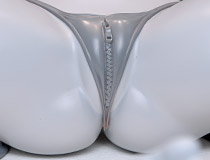 【アダルトフィギュア】【WF2023冬】YUYUさんイラストを立体化！PartyLook新作エロフィギュア「サキ」監修中原型が展示！