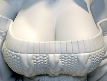 【WF2023冬】BrilliantJourney新作美少女フィギュア「アズールレーン ベルファスト メイド長とお買い物Ver.」監修中原型が展示！