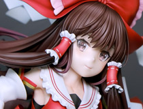 フリュー新作美少女フィギュア「東方Project 博麗霊夢 illustration by 藤ちょこ」予約受付開始！