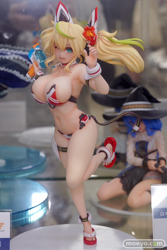 秋葉原の新作フィギュア展示の様子 あみあみ 嫁エロフ  2023年8月12日 05