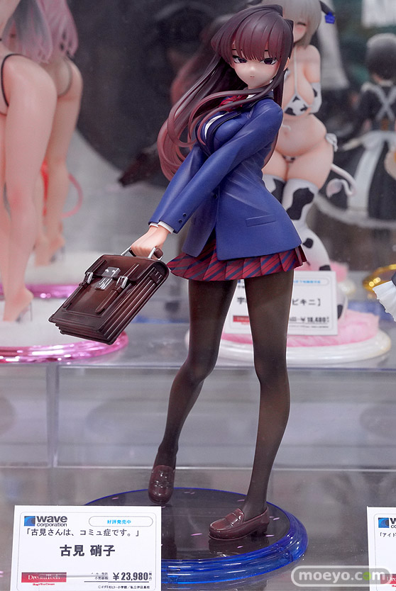 秋葉原の新作フィギュア展示の様子 あみあみ 嫁エロフ  2023年8月12日 20