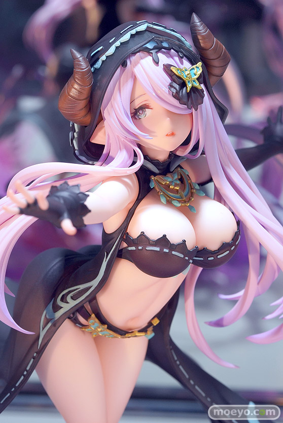 秋葉原の新作フィギュア展示の様子 あみあみ 嫁エロフ  2023年8月12日 25