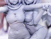 フレア新作美少女フィギュア「あやかしトライアングル 風巻祭里＆花奏すず＆シロガネ」監修中原型がアキバで展示！