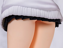 アニメ『SSSS.GRIDMAN』より制服姿の「宝多六花」が、過去人気商品を最新技術で復活させた ＜リバイバルver.＞ として登場。1/4スケールは約37cmのビッグサイズ！