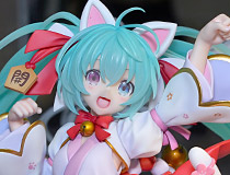 【WF2023夏】KADOKAWA新作美少女フィギュア「KDcolle キャラクター・ボーカル・シリーズ01 初音ミク 招きミクver.」予約受付開始！