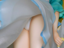 【宮沢展示会45】ふーみさんイラストを立体化！鬼頭明里さん演じるシチュエーションボイスも！GOLDENHEAD+新作美少女フィギュア「レイナ」予約受付開始！