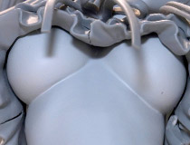 【C103】ダイキ工業新作美少女フィギュア「アズールレーン セントー 砂浜のウンディーネ」監修中原型が展示！