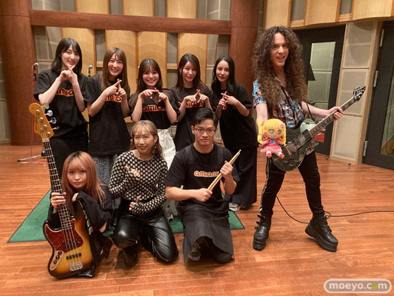 あみあみ初のオリジナル楽曲「Figure Friend! AmiAmi」が完成！ 作詞/作曲は永松亮氏。リヨ先生イラストによる「あみあみver.」に加え、マーティ・フリードマン氏など 豪華アーティストを起用した「永松ver.」のミュージックビデオを同時公開。01