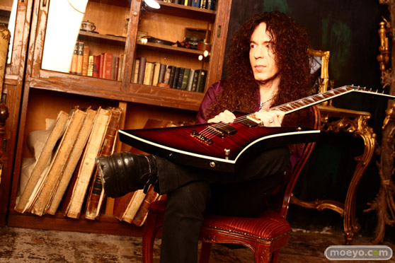 あみあみ初のオリジナル楽曲「Figure Friend! AmiAmi」が完成！ 作詞/作曲は永松亮氏。リヨ先生イラストによる「あみあみver.」に加え、マーティ・フリードマン氏など 豪華アーティストを起用した「永松ver.」のミュージックビデオを同時公開。04