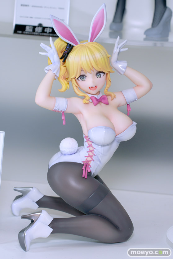 スマイルフェス2024　 フィギュア 勝利の女神：NIKKE ヘルム：アクアマリン 金色の闇 モモ バニーVer. 42