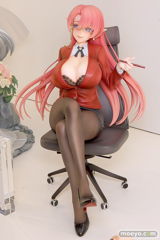 ワンダーフェスティバル2025 [冬]  フィギュア MAGI ARTS アズールレーン デューク・オブ・ヨーク 賢装のペダゴーグ フィギュア 03