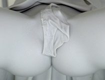 【アダルトフィギュア】【東京フィギュア夏祭り2025】NANAhiro新作エロフィギュア「弱電波氏オリジナルイラスト 渡辺美紗 ベッド拘束 ver.」監修中原型が展示！