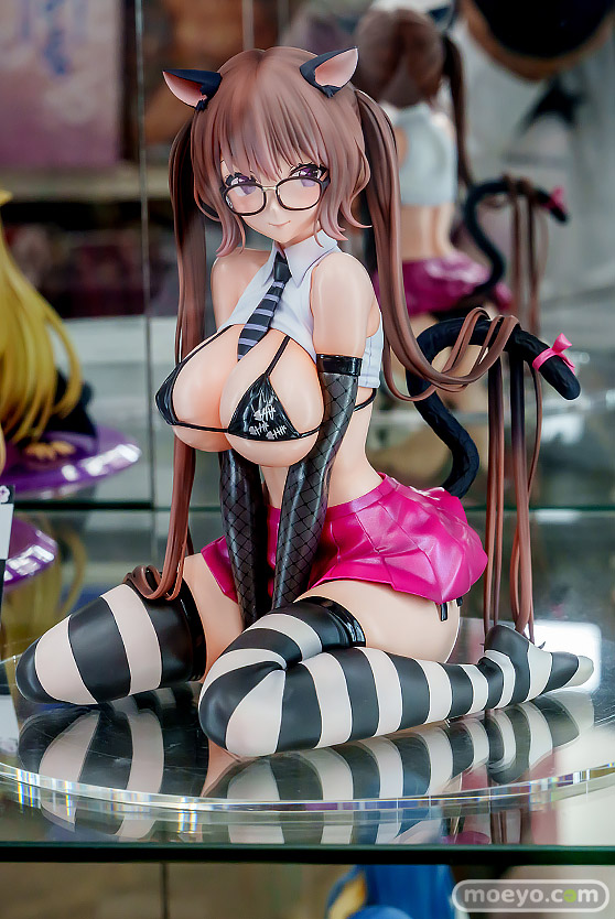 秋葉原の新作フィギュア展示の様子 あみあみフィギュアタワー  ボークスホビー天国2　01