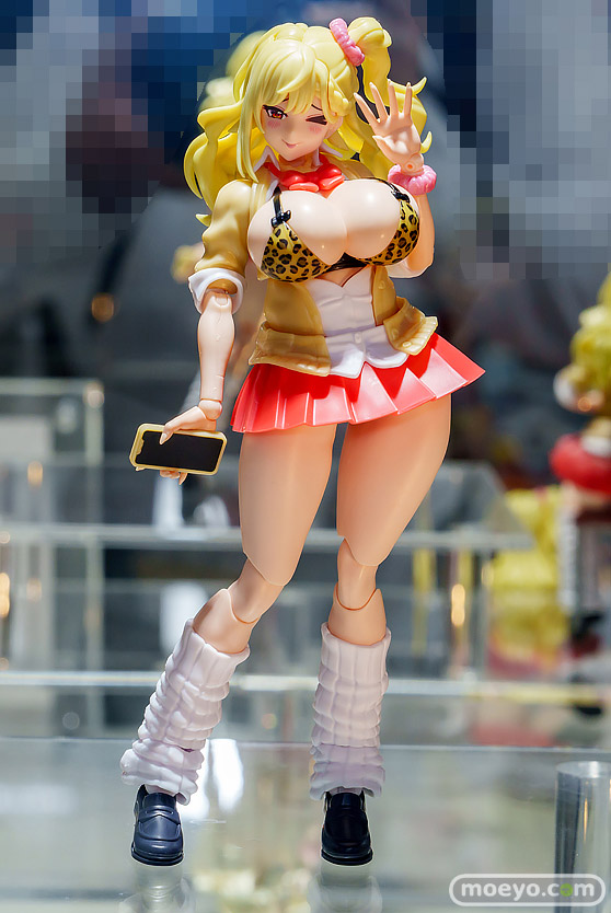 秋葉原の新作フィギュア展示の様子 あみあみ ヤーデ 02