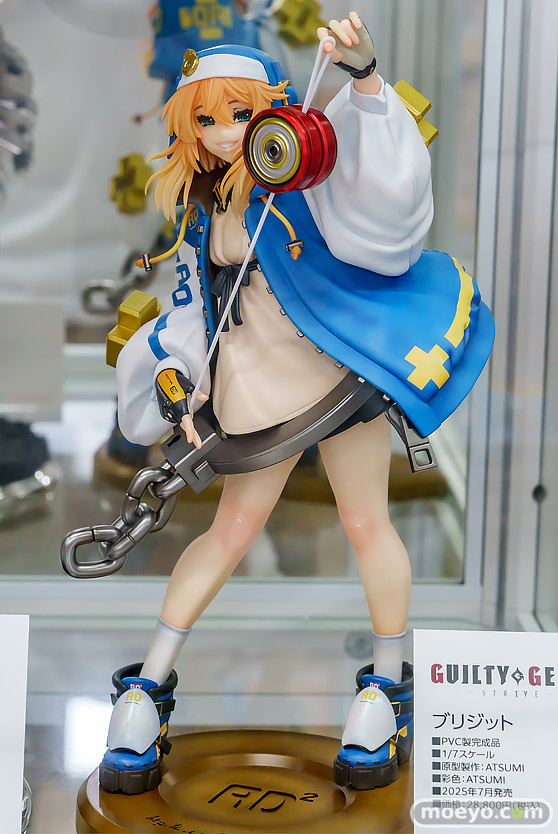 秋葉原の新作フィギュア展示の様子黒鳥の女の子   01