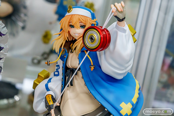 秋葉原の新作フィギュア展示の様子黒鳥の女の子   02