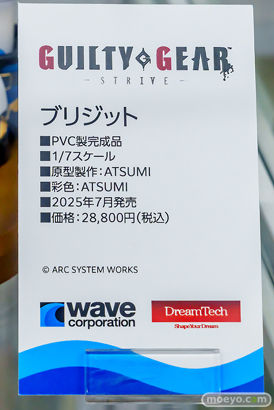 秋葉原の新作フィギュア展示の様子黒鳥の女の子   03