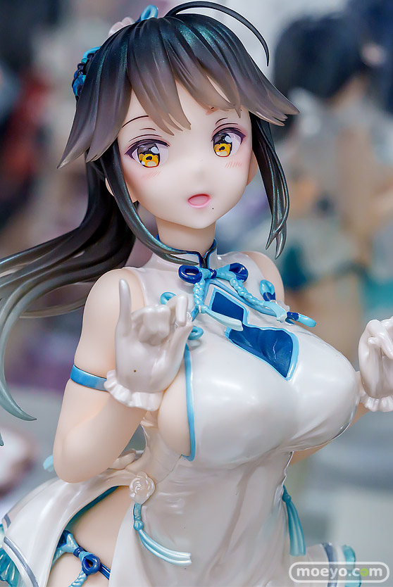 秋葉原の新作フィギュア展示の様子黒鳥の女の子   10