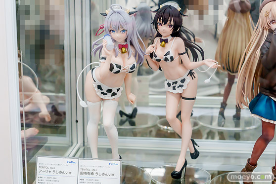 秋葉原の新作フィギュア展示の様子黒鳥の女の子   28