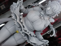 【エロホビ】【アダルトフィギュア】あるぷさんのイラストを元に立体化！デジタルコマース新作エロフィギュア「三芳 メイドVer.」製作中原型が展示！