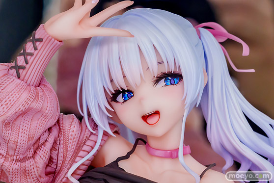 秋葉原の新作フィギュア展示の様子 2025年9月20日 あみあみ Vibrastar『紫音 -Passion Pink-』 illustration by みちきんぐ チュロス Rokuku 06