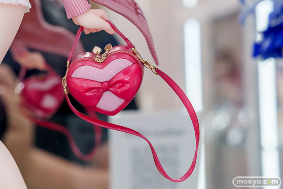 秋葉原の新作フィギュア展示の様子 2025年9月20日 あみあみ Vibrastar『紫音 -Passion Pink-』 illustration by みちきんぐ チュロス Rokuku 11