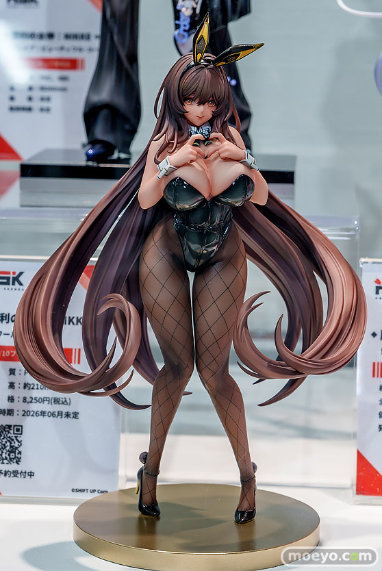 勝利の女神：NIKKE × あみあみ × ツクヨミ スペシャルコラボフェア in 秋葉原 2025 POP UP SHOP in あみあみ　会場の様子 あみあみ秋葉原店 ブラン ノワール アリス 紅蓮 プリバティ ドロシー Hobby sakura 06