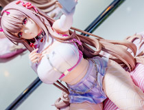 デザインココ新作美少女フィギュア「勝利の女神：NIKKE バイパー」彩色サンプルがアキバで展示！