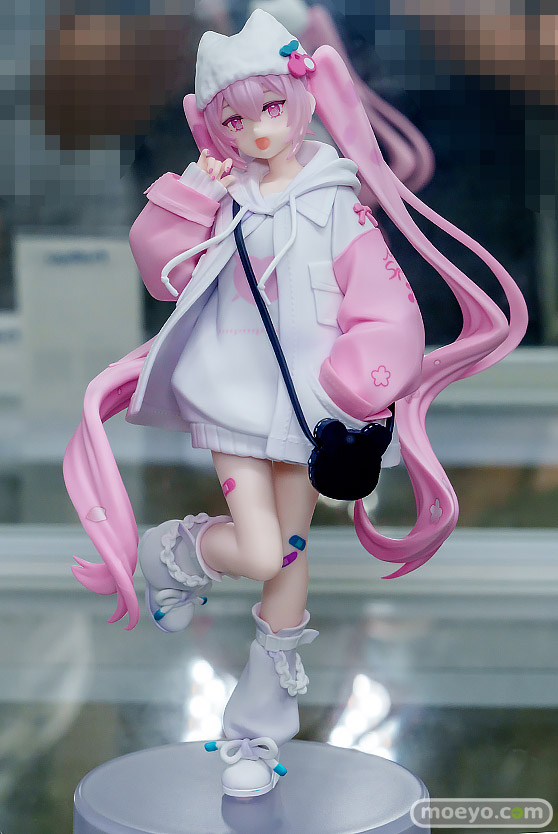 秋葉原の新作フィギュア展示の様子  フィギュア あみあみ 秋葉原ラジオ会館店 シュエン ナオフィリア レオパルト 01