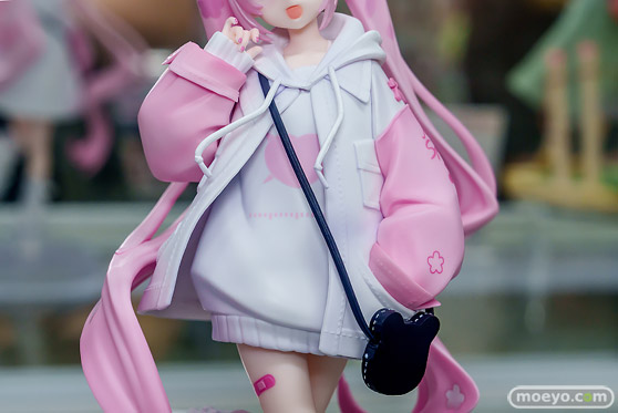 秋葉原の新作フィギュア展示の様子  フィギュア あみあみ 秋葉原ラジオ会館店 シュエン ナオフィリア レオパルト 03