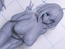 【WF2026冬】全長約50cmの1/3スケールで立体化！フリーイング新作美少女フィギュア「バニースーツ プランニング ソフィア・F・シャーリング ストリングビキニVer.」監修中原型が展示！