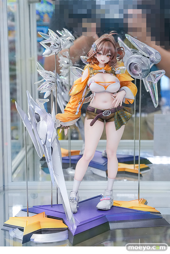 秋葉原の新作フィギュア展示の様子 あみあみ 秋葉原ラジオ会館店 アニス：スター ギガンティックモダニア ニキータ 01