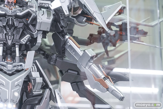 秋葉原の新作フィギュア展示の様子 あみあみ 秋葉原ラジオ会館店 アニス：スター ギガンティックモダニア ニキータ 08