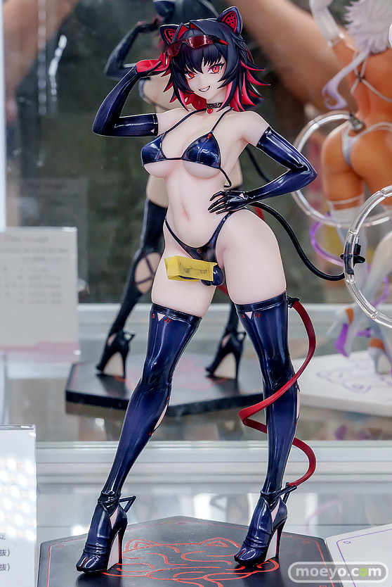 秋葉原の新作フィギュア展示の様子 あみあみ秋葉原フィギュアタワー店 サイバーペット-シルキー オニキス DX ver. エロ フィギュア 02