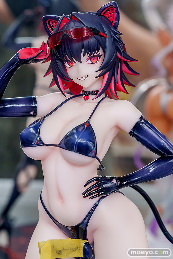 秋葉原の新作フィギュア展示の様子 あみあみ秋葉原フィギュアタワー店 サイバーペット-シルキー オニキス DX ver. エロ フィギュア 03
