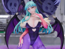 動きのある膝立ちポーズで立体化！コトブキヤ新作美少女フィギュア「ヴァンパイア モリガン・アーンスランド」彩色サンプルがアキバで展示！